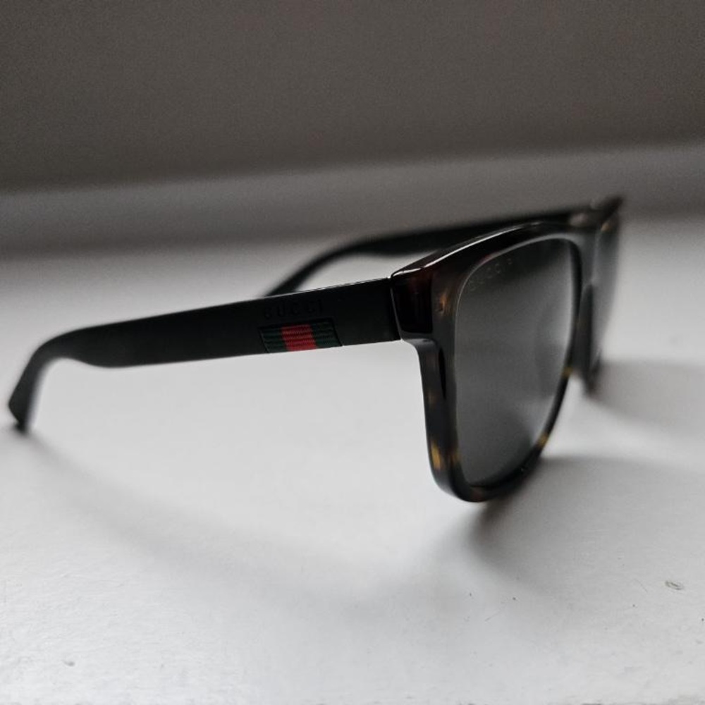 Gucci Sunglasses - Picture 3 of 4